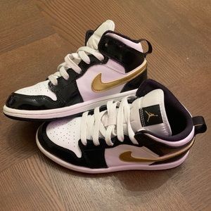Air Jordan 1 Mid